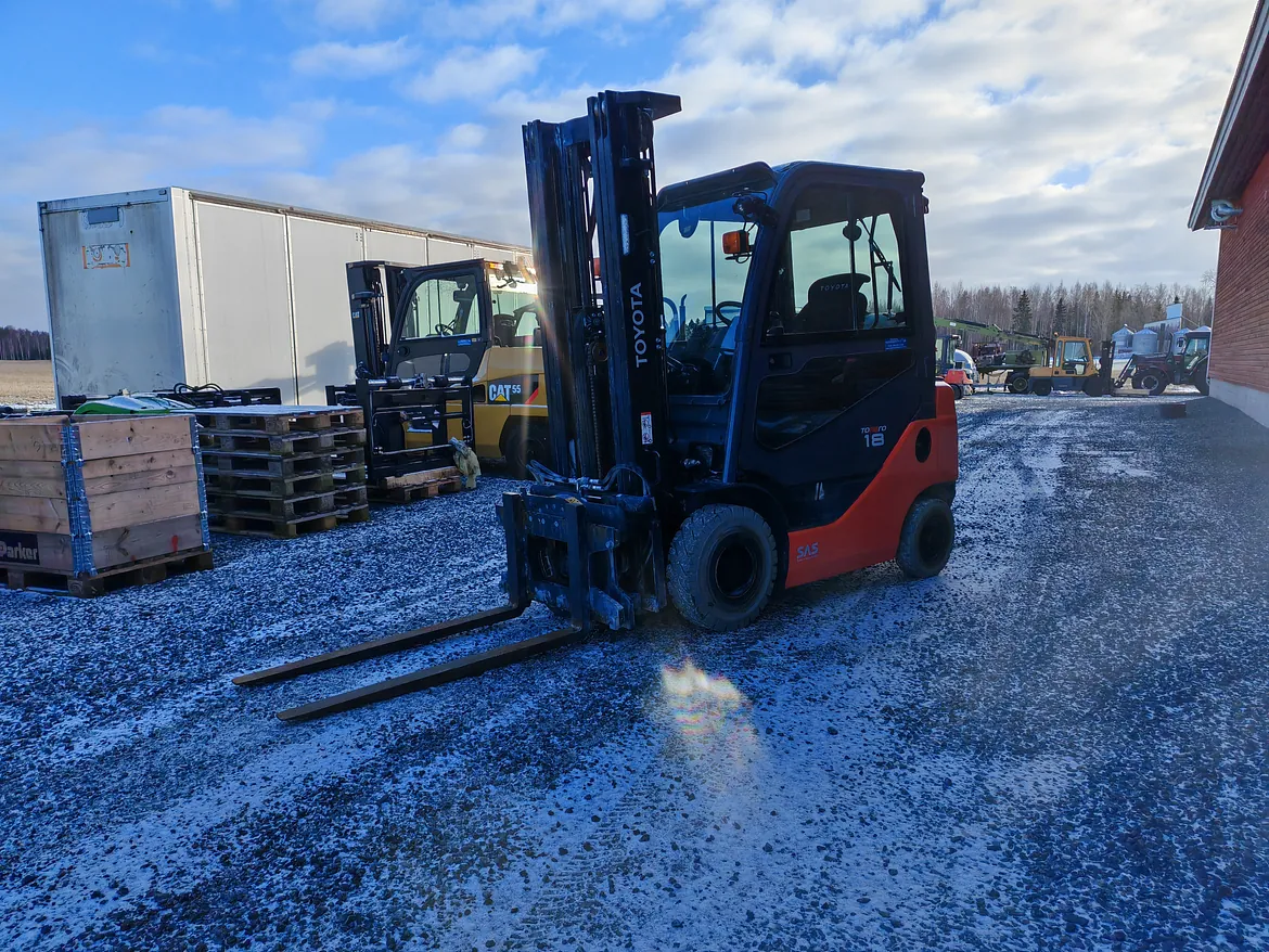 Toyota 02-8FGF18 kaasutrukki vm. 2019 (pyörittäjällä)